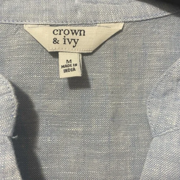 Crown & Ivy Linen Top Womens M Blue Embroidered Popover‎ Roll Tab Beachy Coastal - Picture 2 of 9